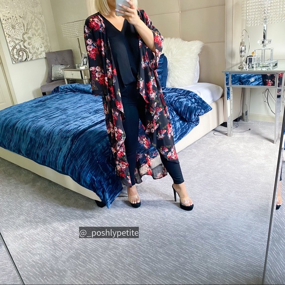 Red flower detail bell sleeve cover up maxi kimono duster - Picture 7 of 10